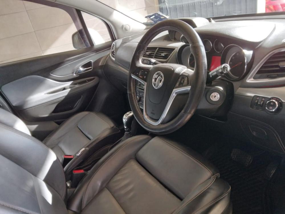 Clean steering wheel and dashboard after cleaning